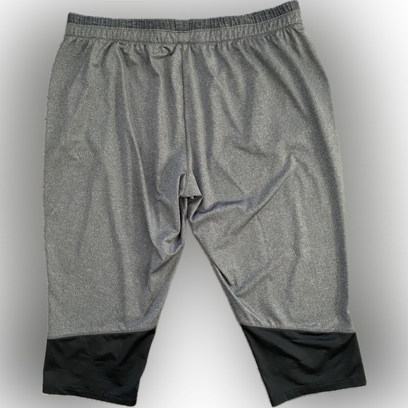 Under Armour Heat Gear Loose Fit Capris - Size XXL - Picture 2 of 5